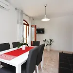 Stunning Apartment In Split *