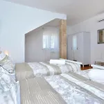 Stunning Apartment In Split Сплит
