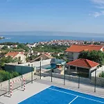 Stunning Apartment In Split *