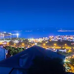 Stunning Apartment In Split Апартаменты