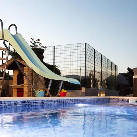 Cozy In With Kitchen Split