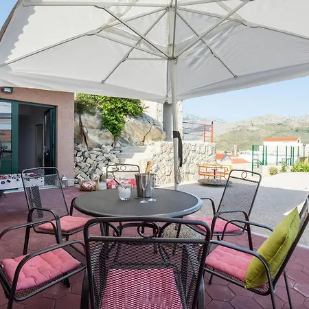 Stunning Apartment In Split *