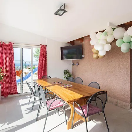 Stunning Apartment In Split