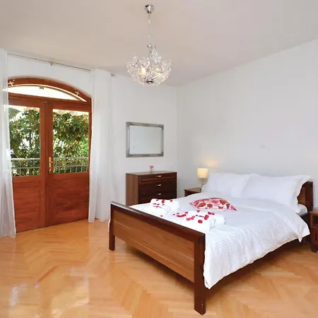 Apartment Cozy Apartment In Split With Kitchen Split