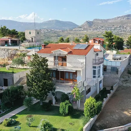 Cozy In With Kitchen * ספליט