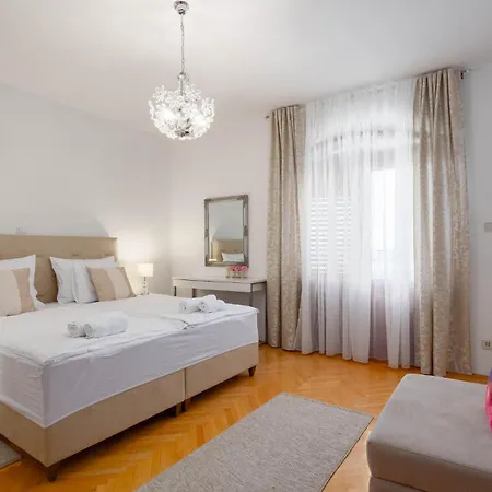 Cozy Apartment In Split With Kitchen Split