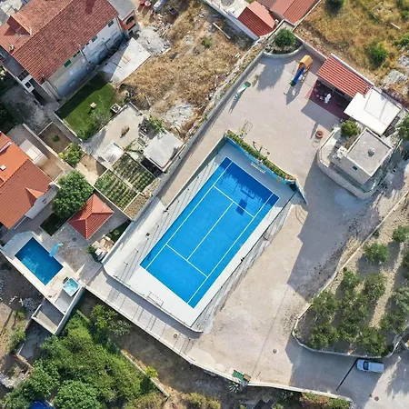 Cozy In With Kitchen Apartman